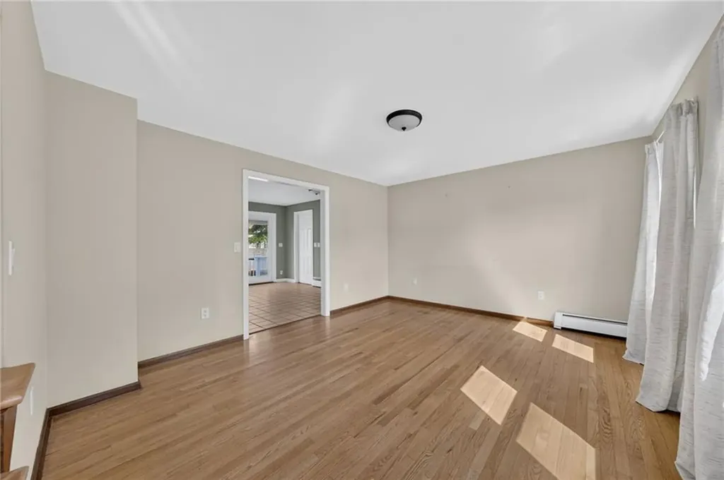 21 Sefton Drive Bristol RI 02809
