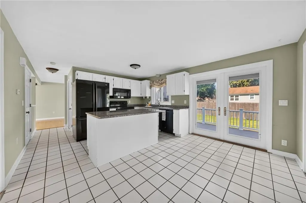 21 Sefton Drive Bristol RI 02809