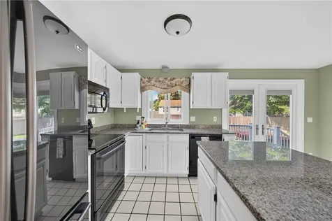 21 Sefton Drive Bristol RI 02809