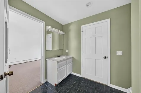 21 Sefton Drive Bristol RI 02809