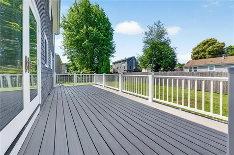 21 Sefton Drive Bristol RI 02809