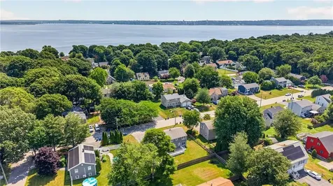 21 Sefton Drive Bristol RI 02809