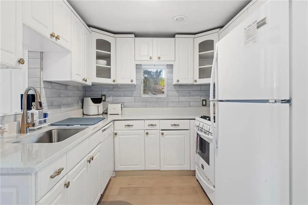 11 N Shore Street Warwick RI 02889