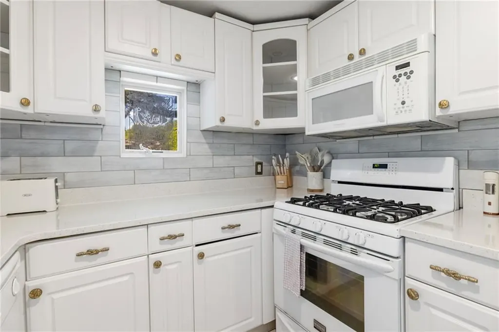 11 N Shore Street Warwick RI 02889