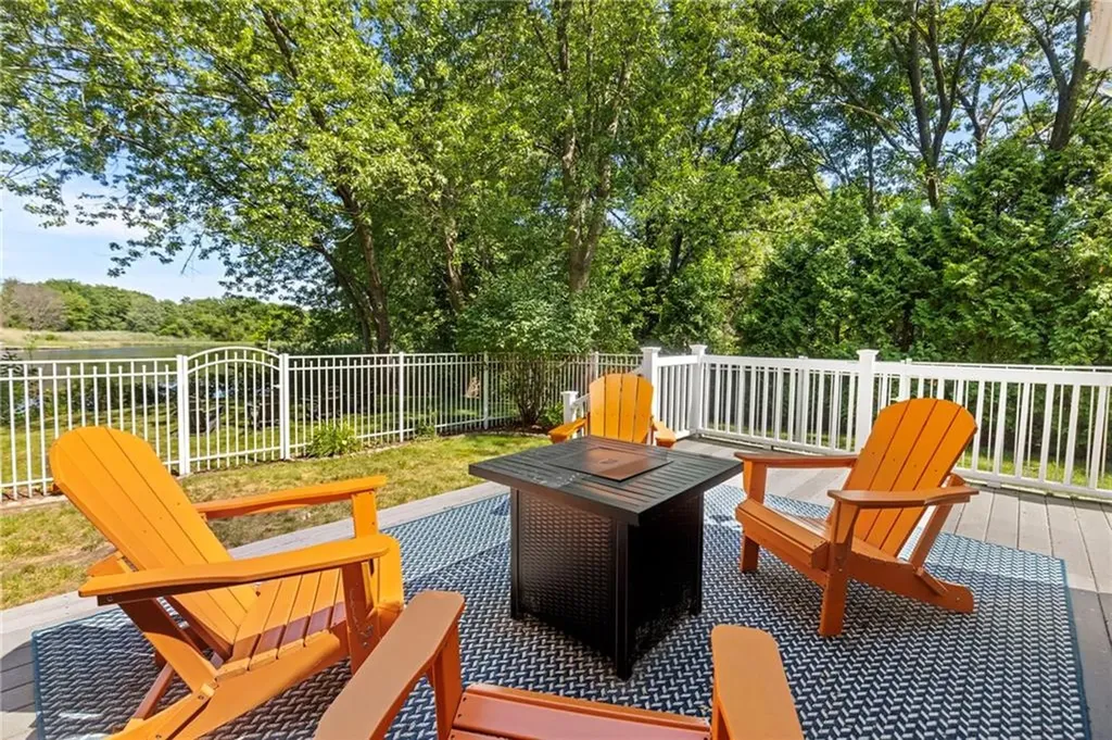 11 N Shore Street Warwick RI 02889