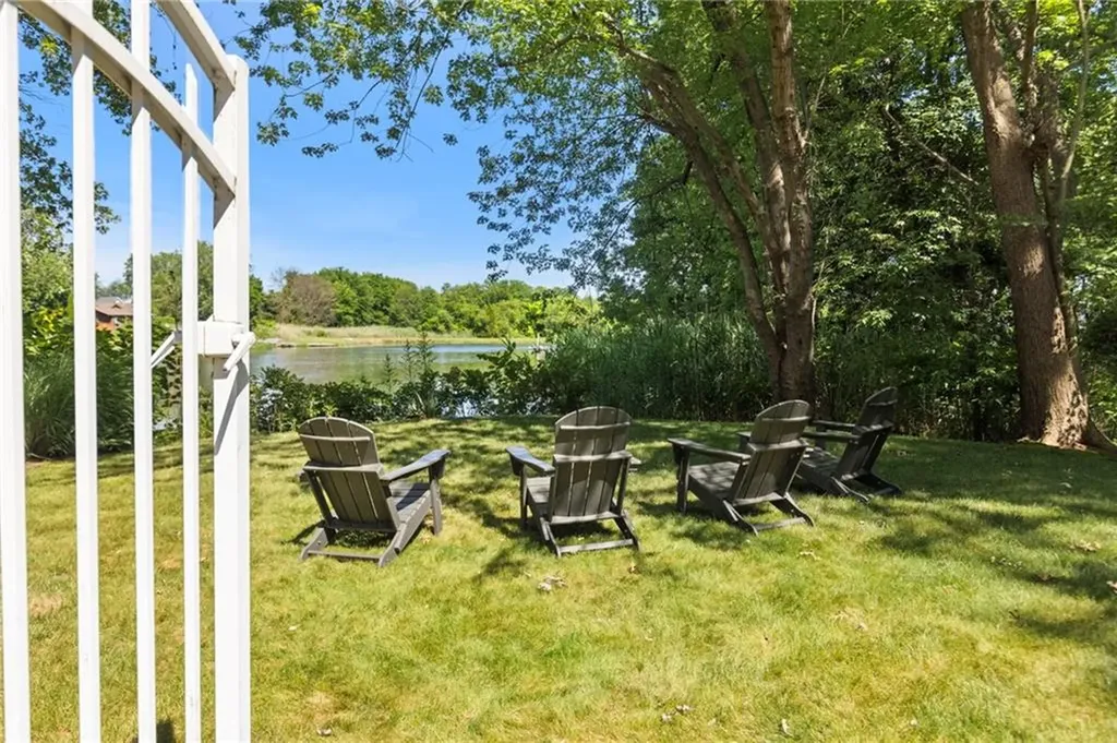 11 N Shore Street Warwick RI 02889