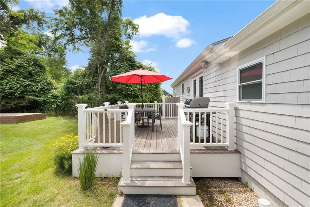 48 Foddering Farm Road Narragansett RI 02882