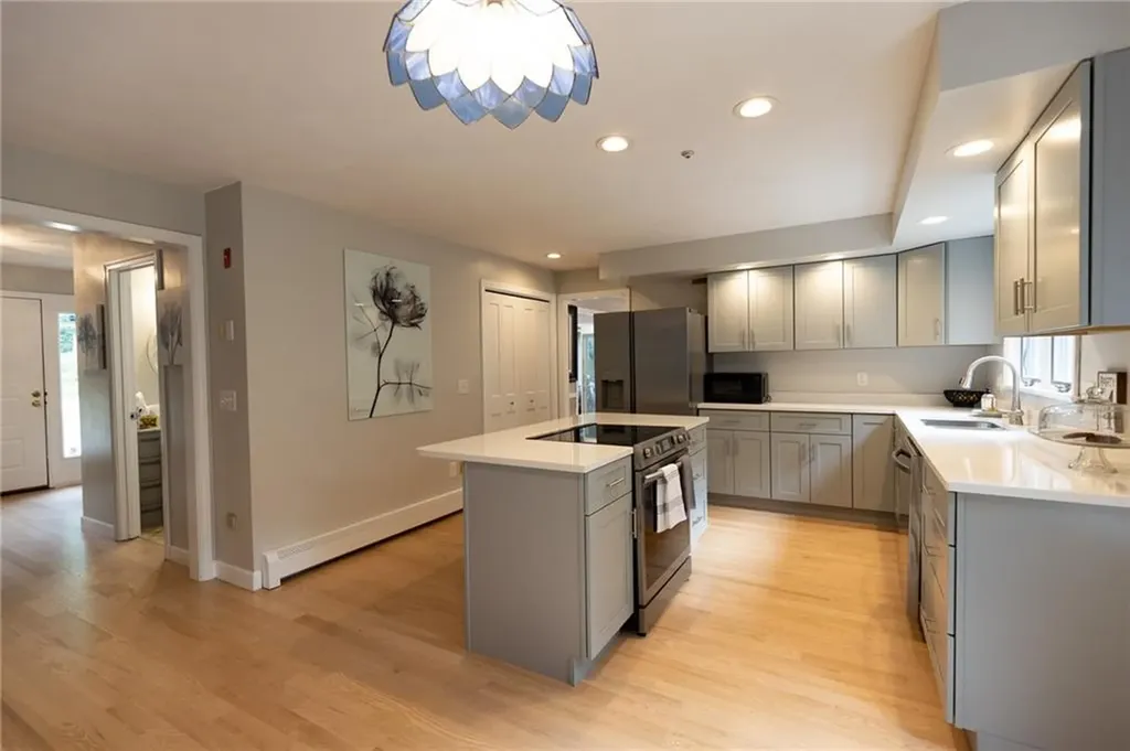 20 Lincoln Drive North Smithfield RI 02896