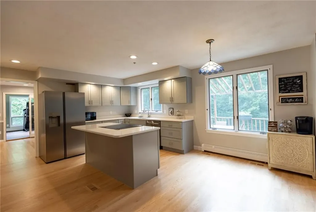 20 Lincoln Drive North Smithfield RI 02896