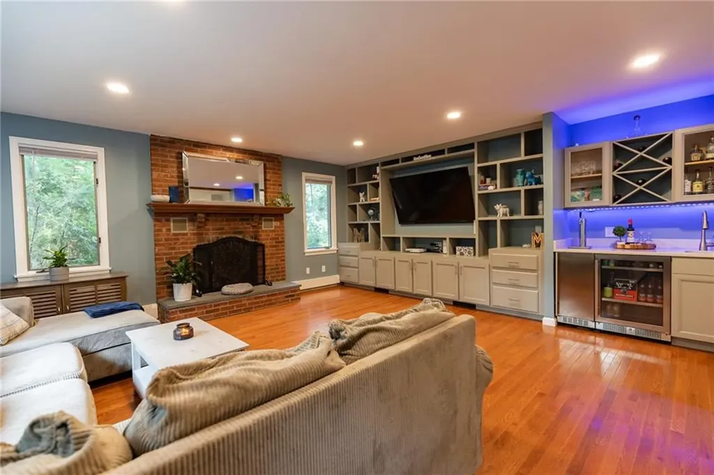 20 Lincoln Drive North Smithfield RI 02896