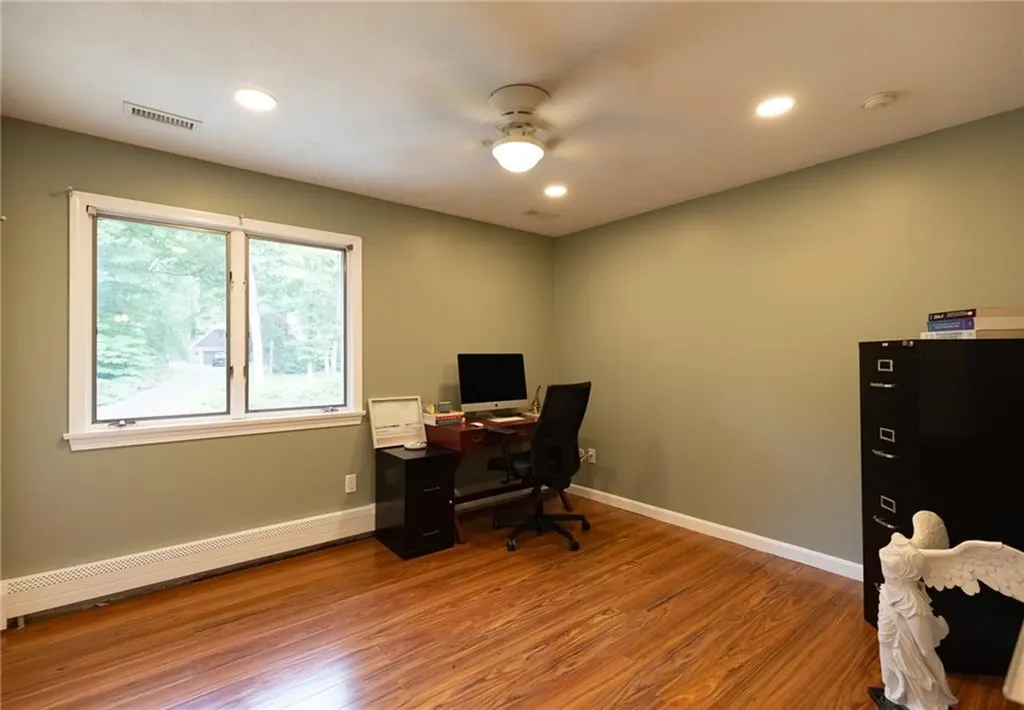 20 Lincoln Drive North Smithfield RI 02896