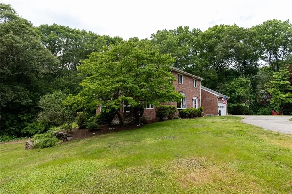 20 Lincoln Drive North Smithfield RI 02896