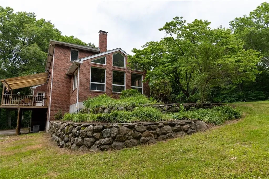 20 Lincoln Drive North Smithfield RI 02896
