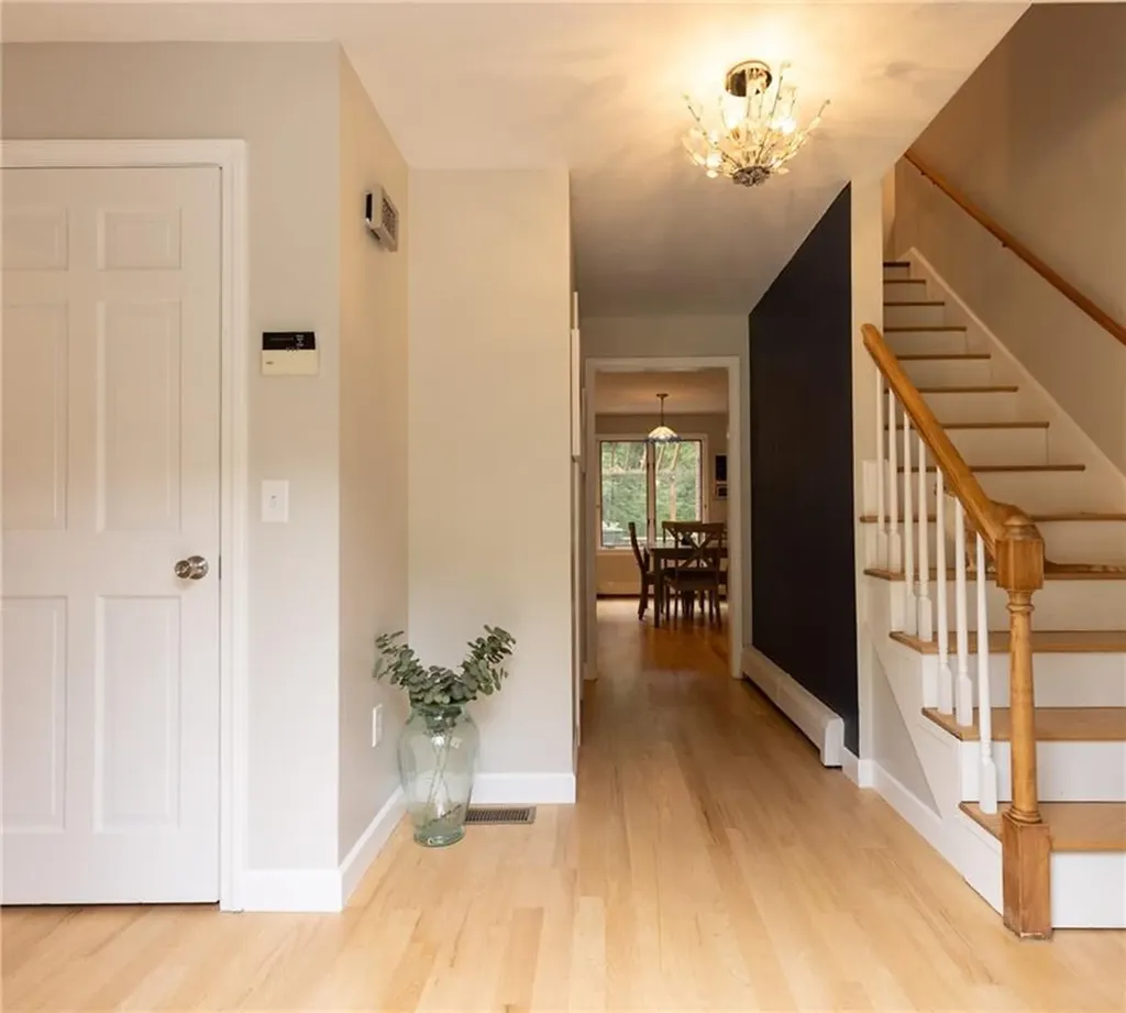 20 Lincoln Drive North Smithfield RI 02896