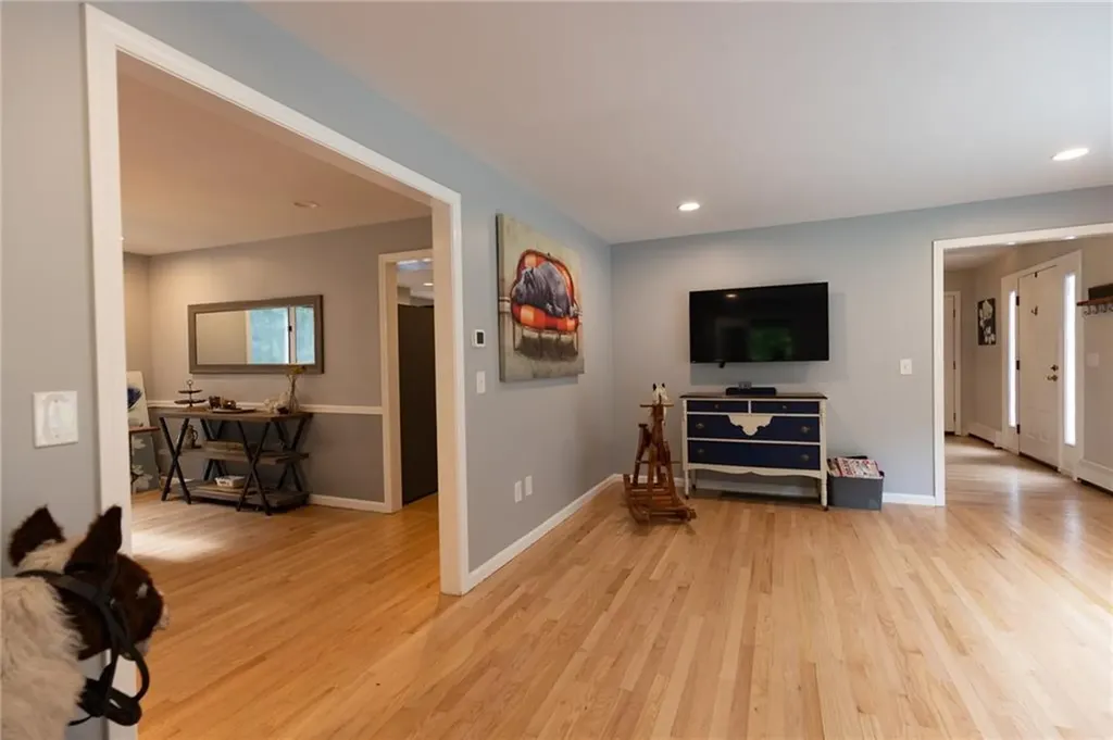 20 Lincoln Drive North Smithfield RI 02896