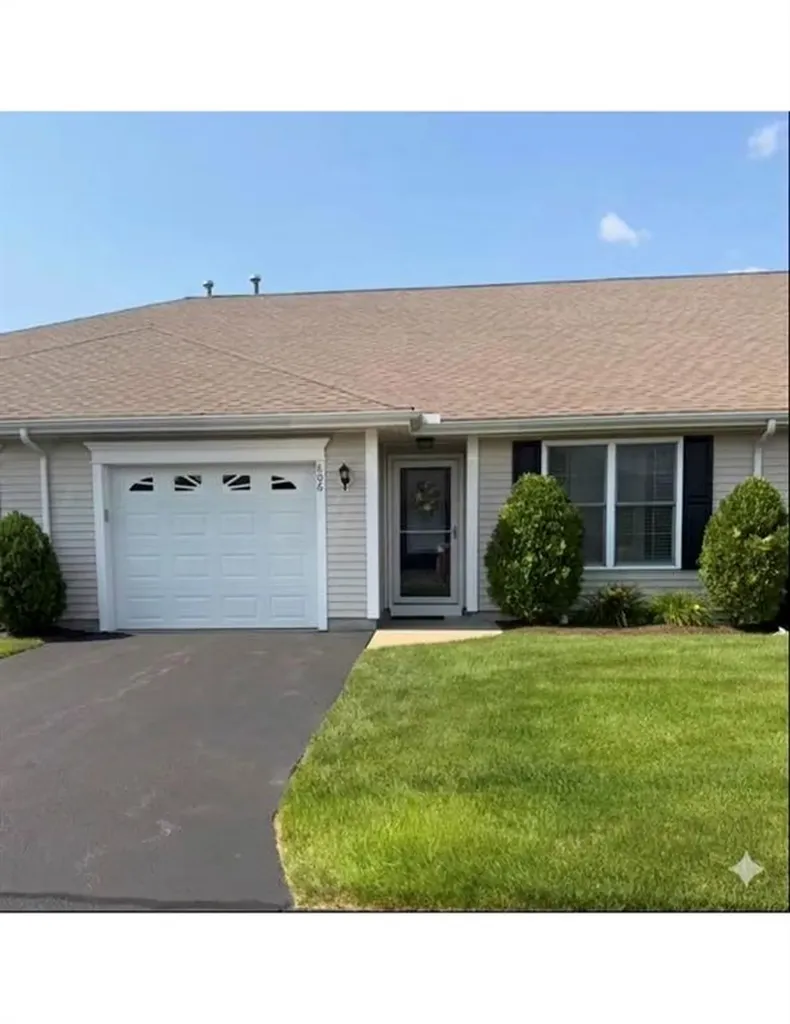 806 Village Green Circle Coventry RI 02816