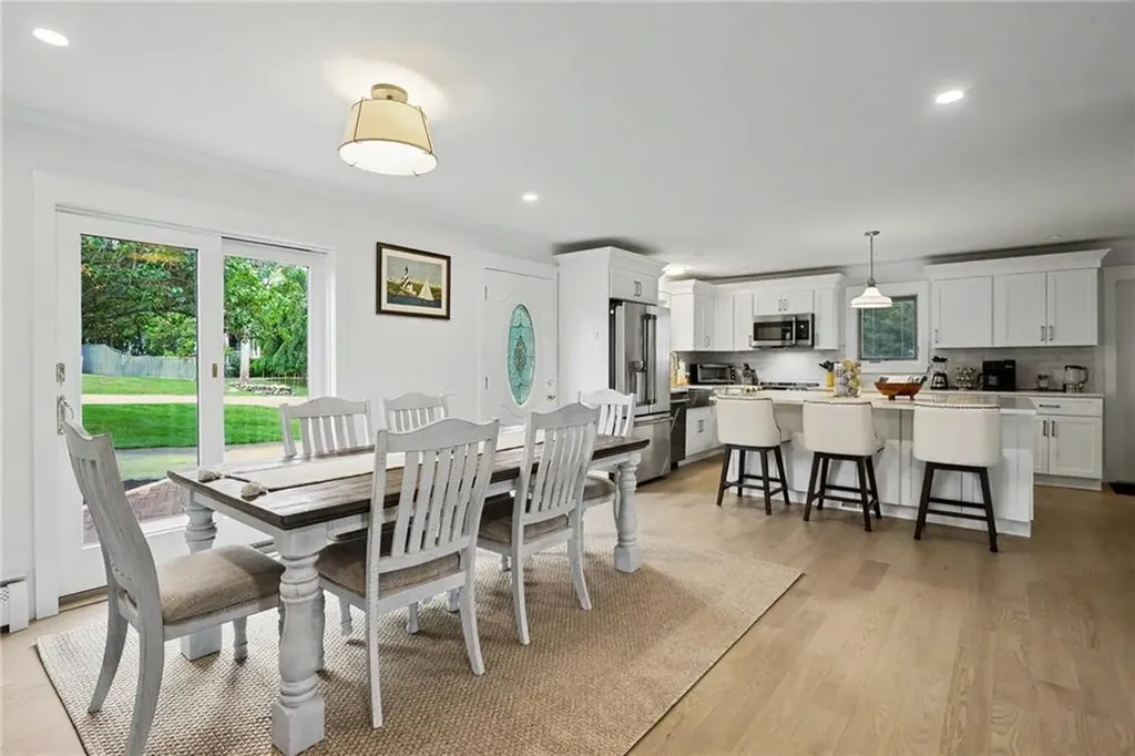 20 Roxbury Road Narragansett RI 02882