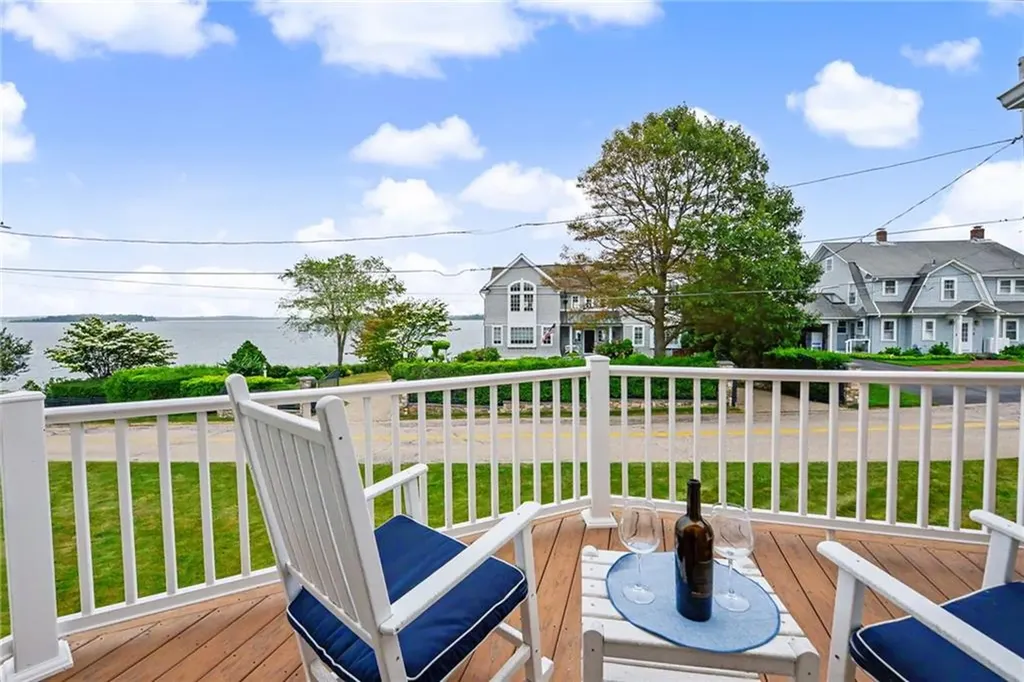 20 Roxbury Road Narragansett RI 02882