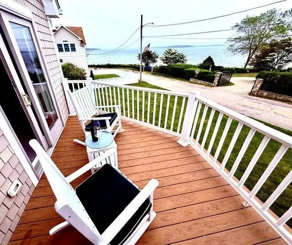 20 Roxbury Road Narragansett RI 02882