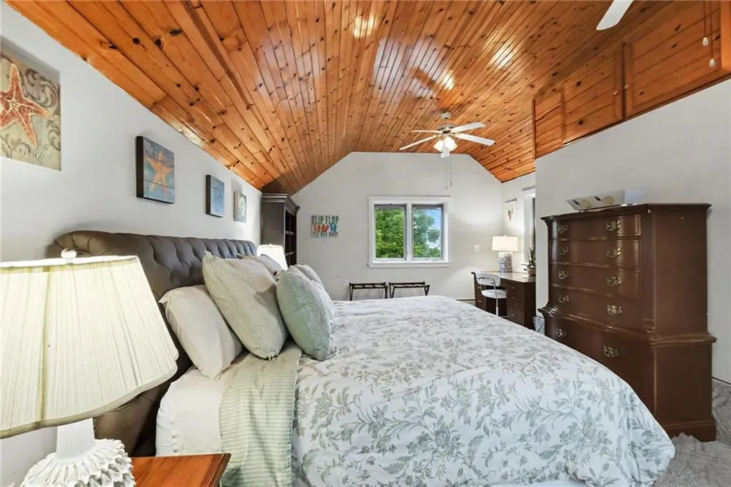20 Roxbury Road Narragansett RI 02882