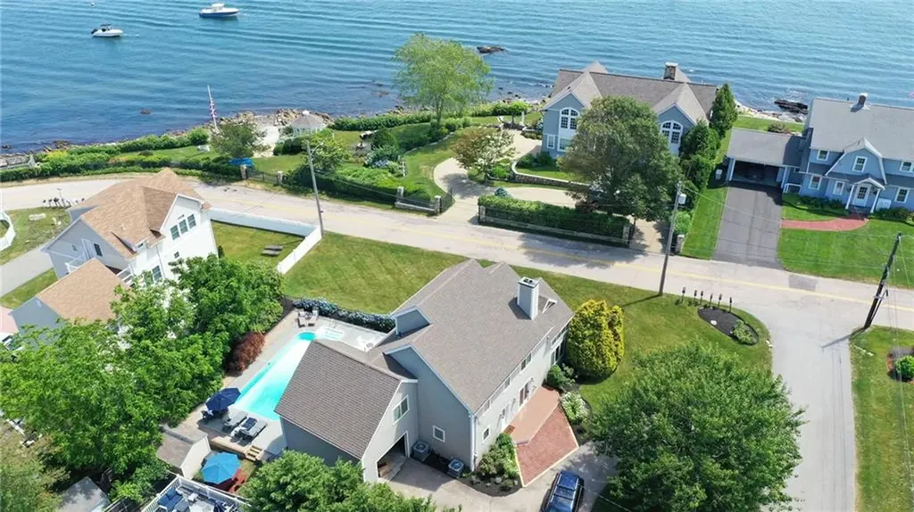 20 Roxbury Road Narragansett RI 02882