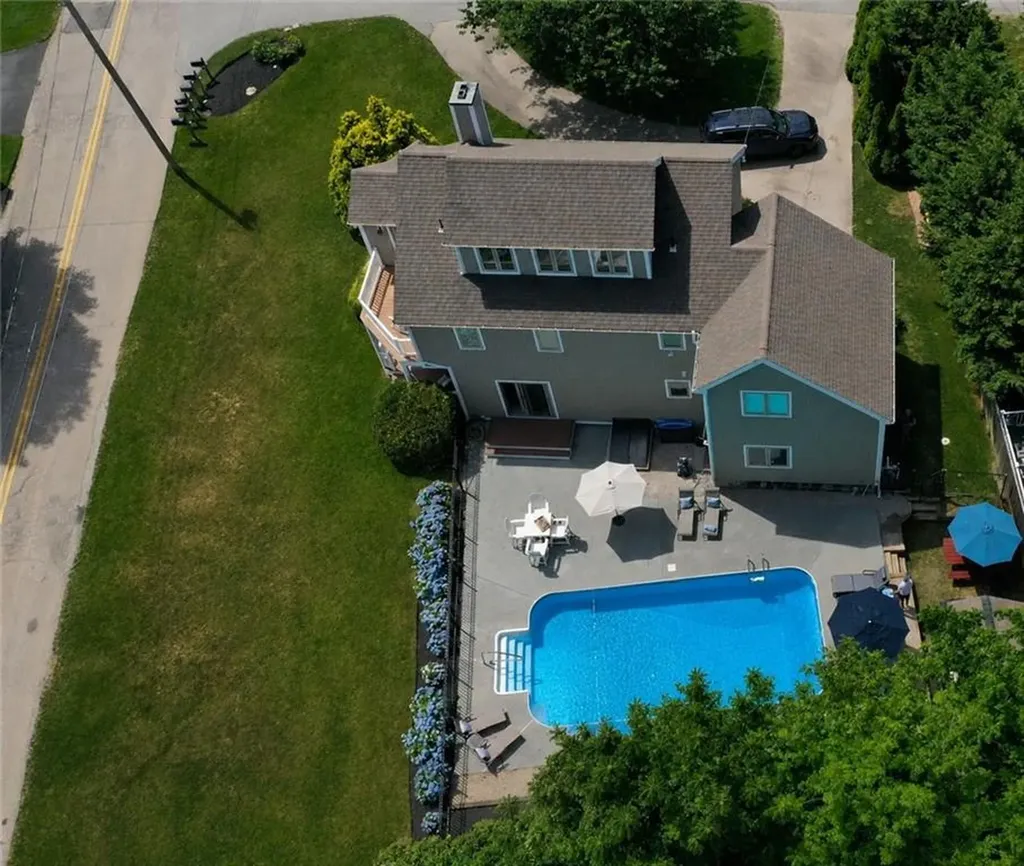 20 Roxbury Road Narragansett RI 02882
