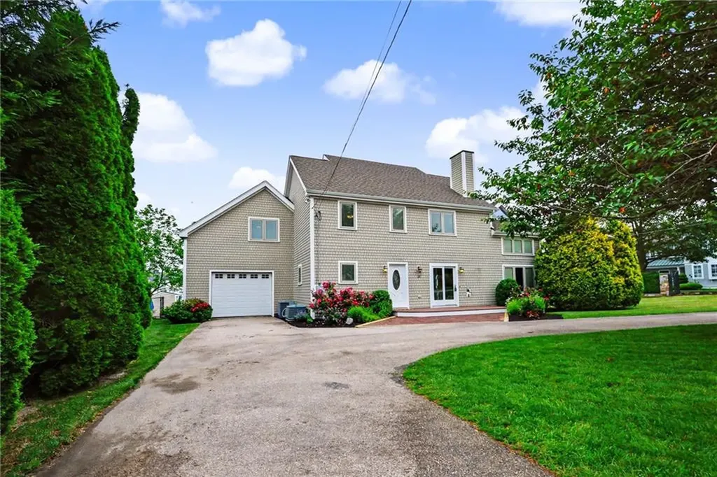 20 Roxbury Road Narragansett RI 02882