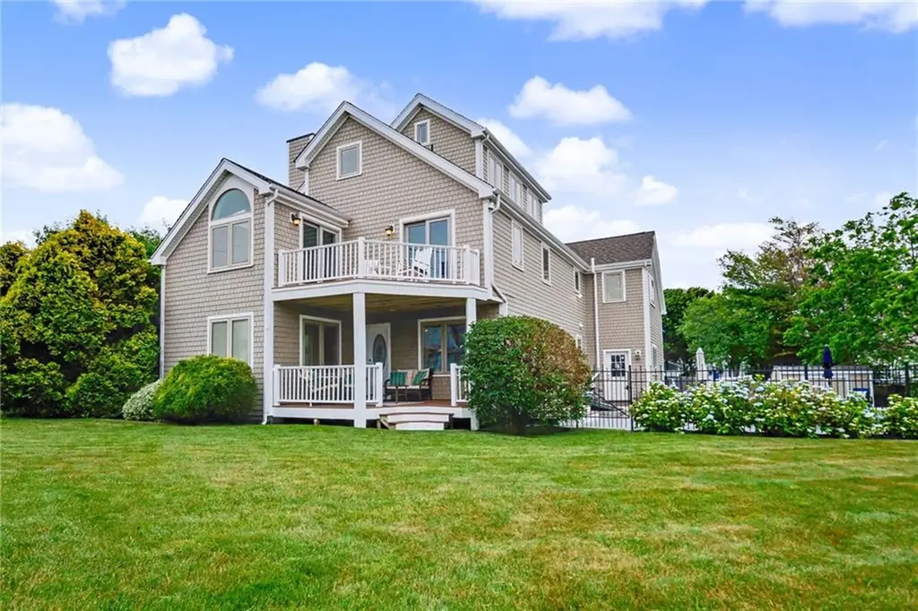 20 Roxbury Road Narragansett RI 02882