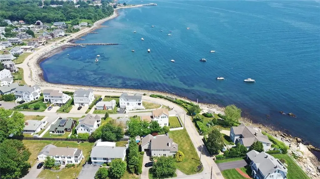 20 Roxbury Road Narragansett RI 02882