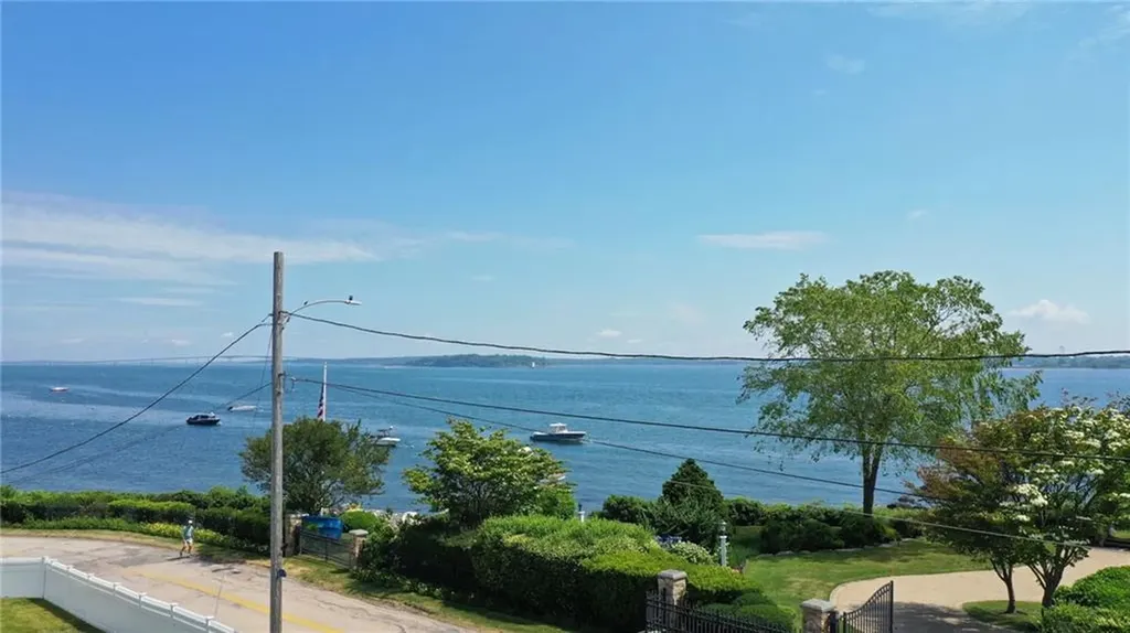 20 Roxbury Road Narragansett RI 02882