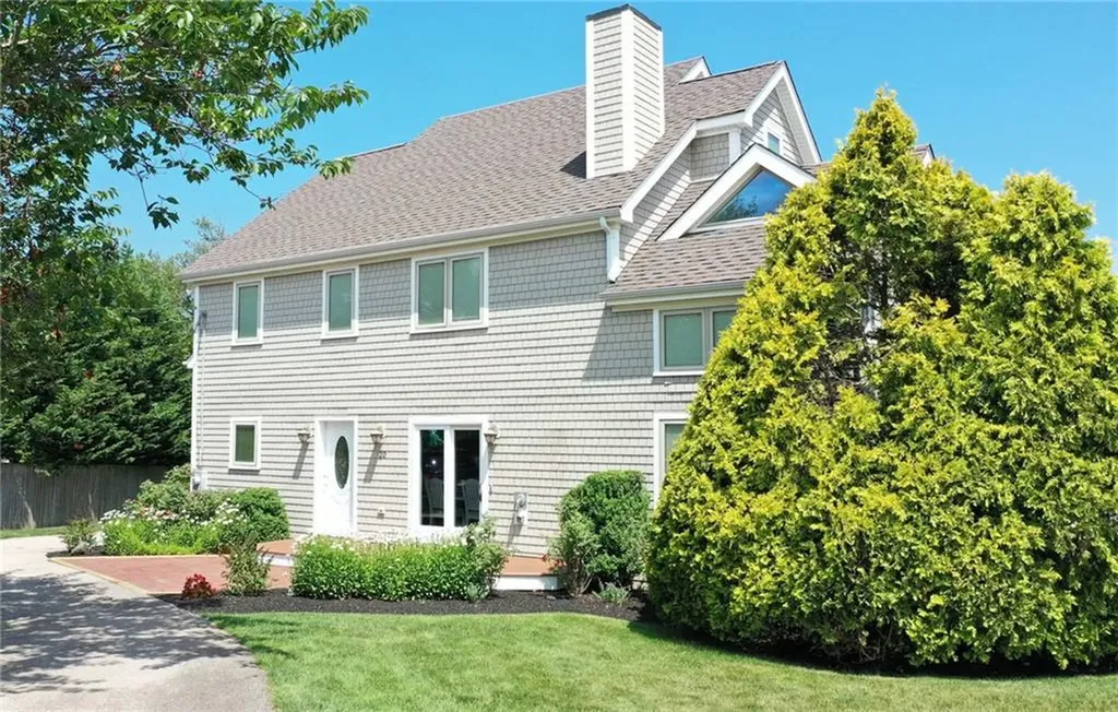 20 Roxbury Road Narragansett RI 02882