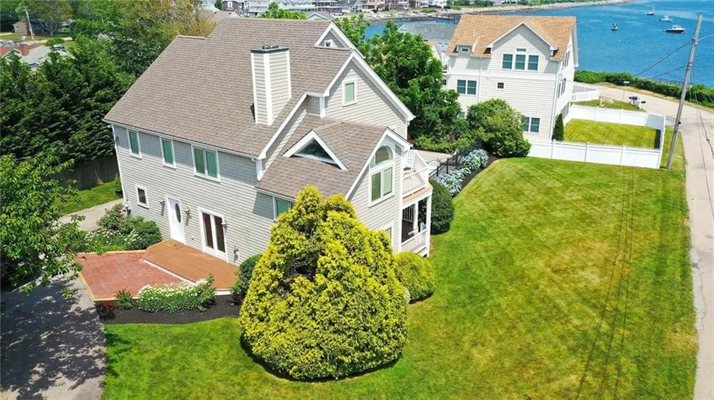 20 Roxbury Road Narragansett RI 02882