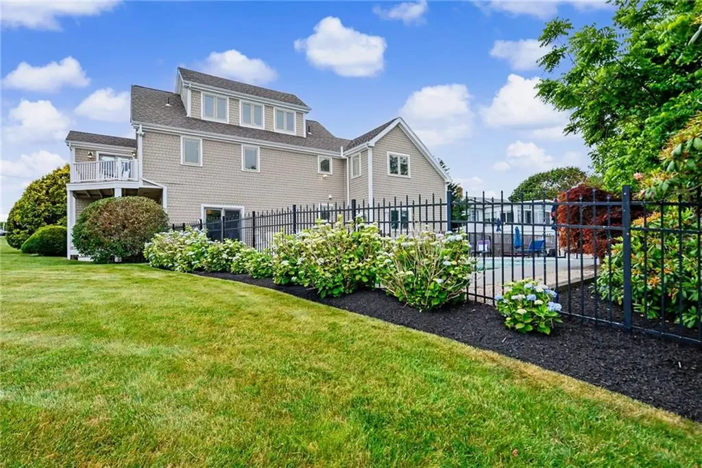 20 Roxbury Road Narragansett RI 02882