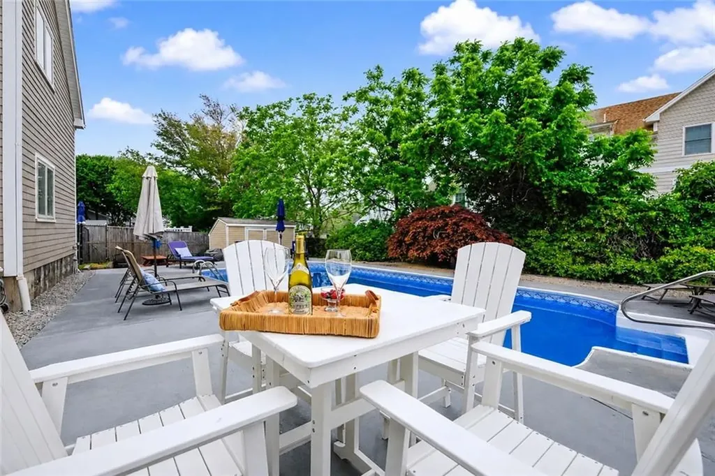 20 Roxbury Road Narragansett RI 02882