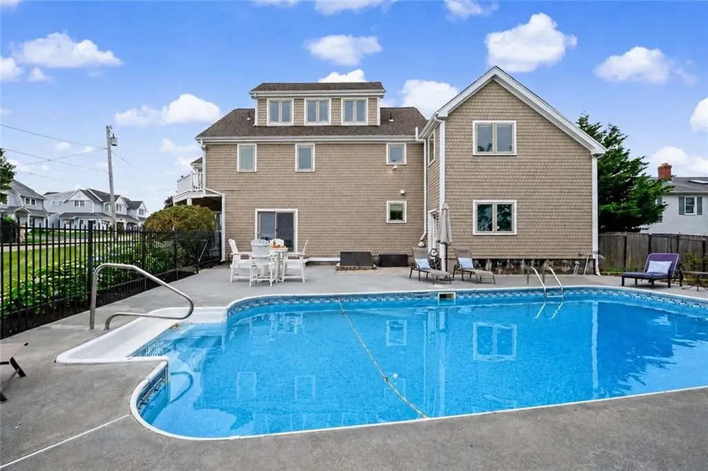 20 Roxbury Road Narragansett RI 02882
