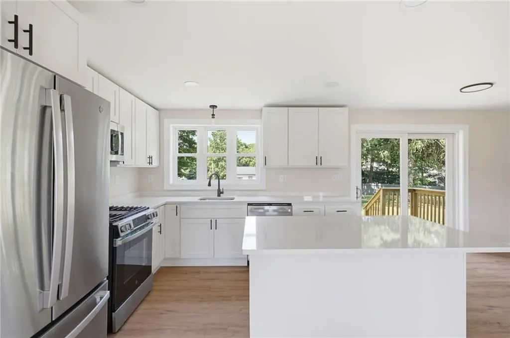 533 Scituate Avenue Cranston RI 02921