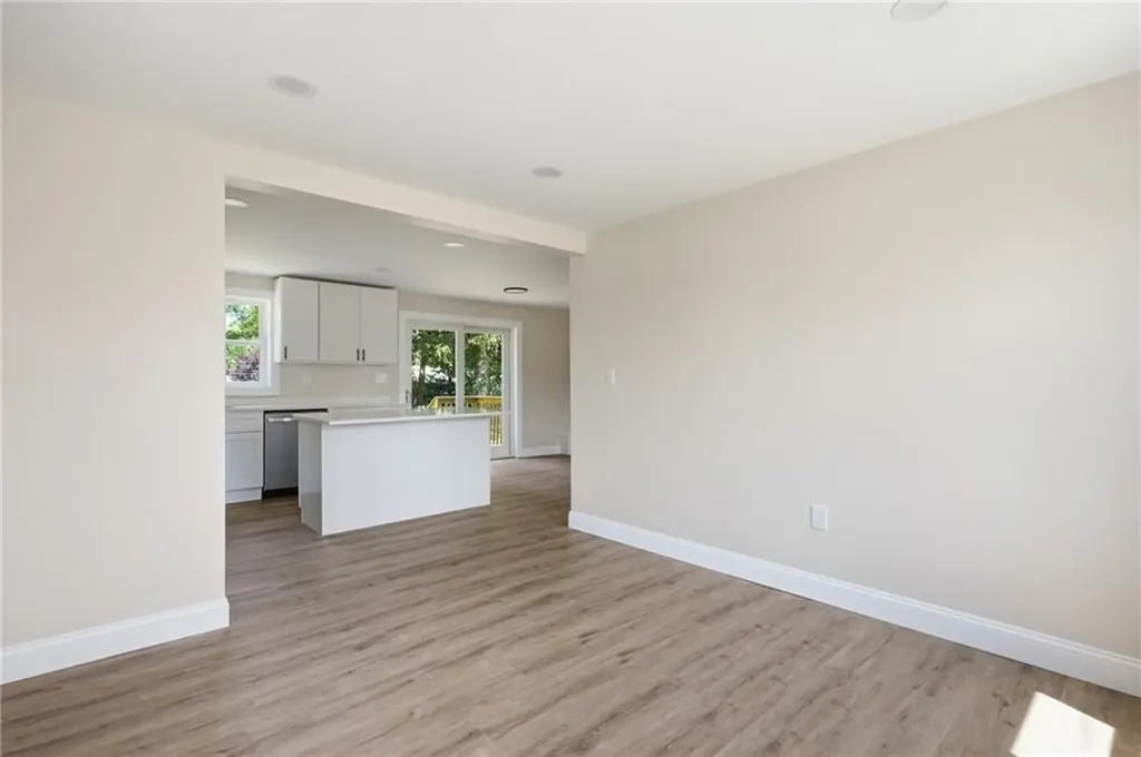 533 Scituate Avenue Cranston RI 02921