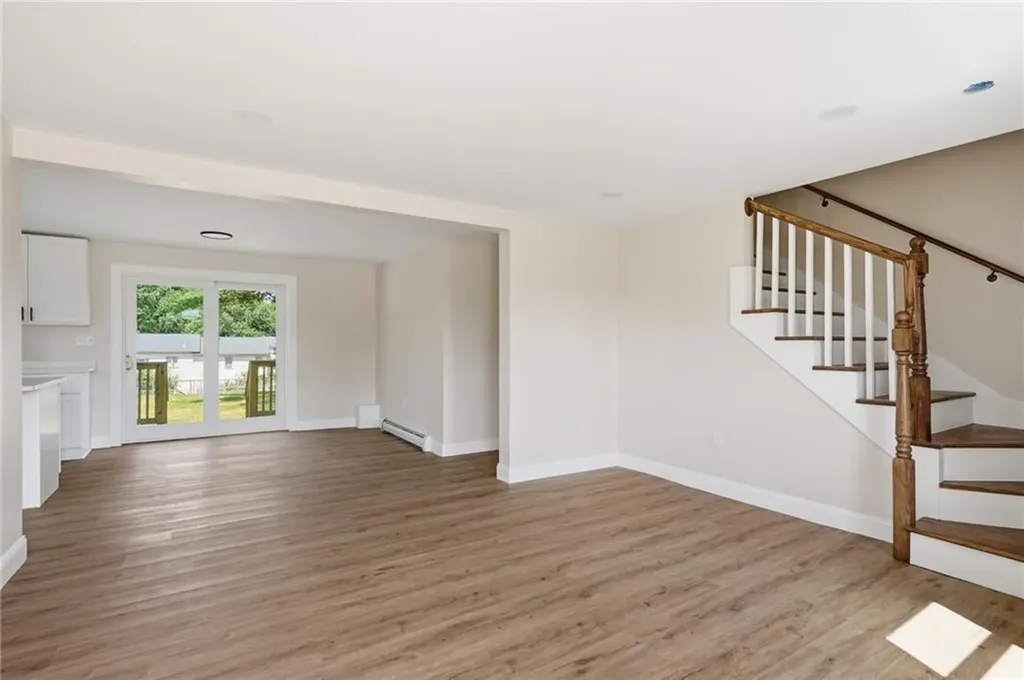 533 Scituate Avenue Cranston RI 02921