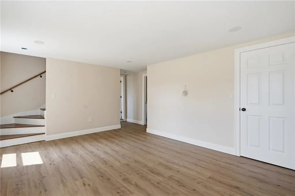 533 Scituate Avenue Cranston RI 02921