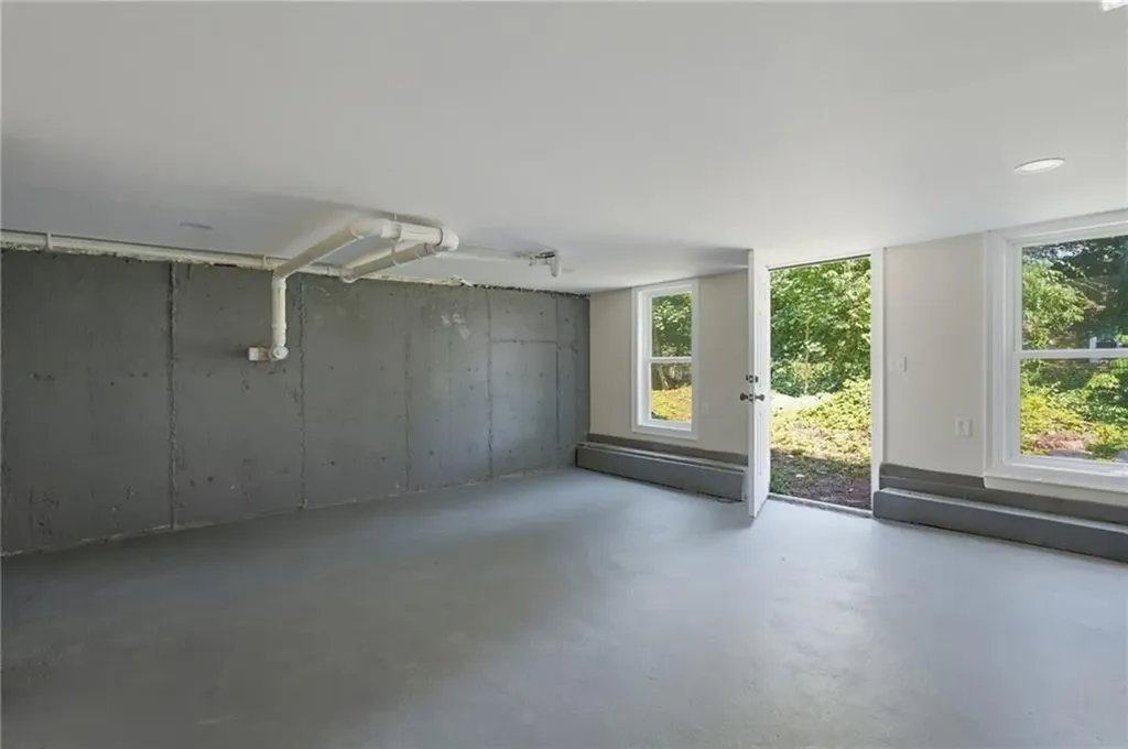 533 Scituate Avenue Cranston RI 02921