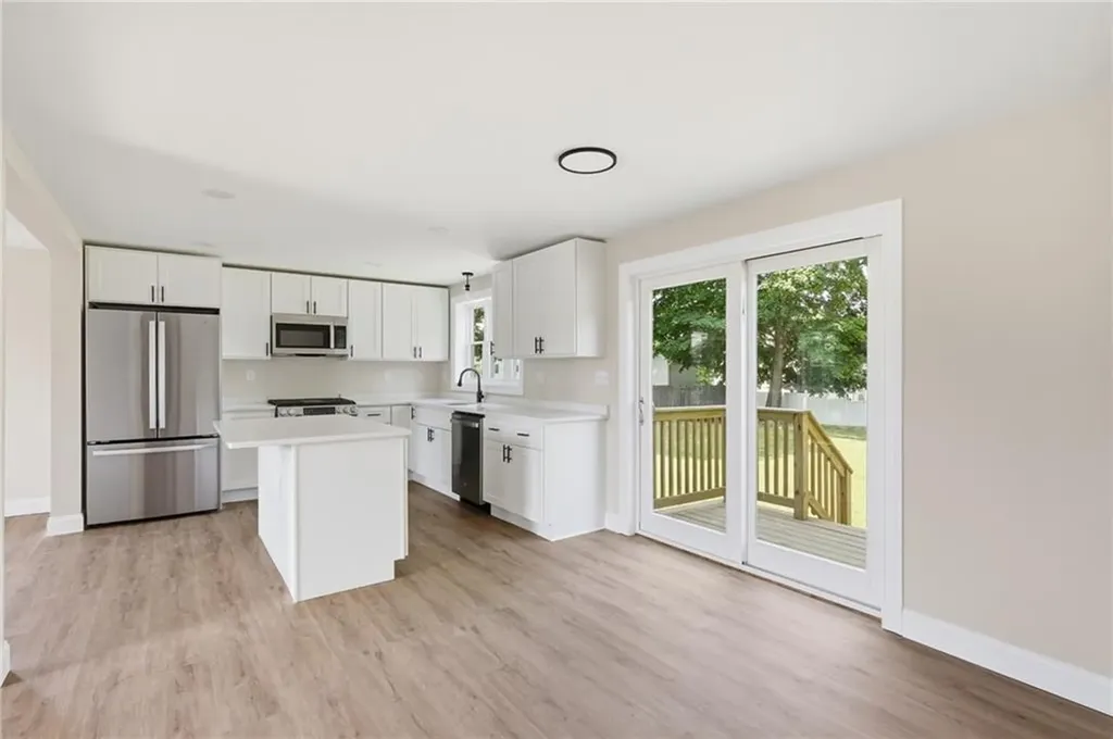 533 Scituate Avenue Cranston RI 02921