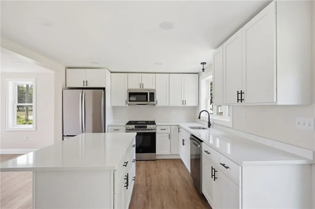 533 Scituate Avenue Cranston RI 02921