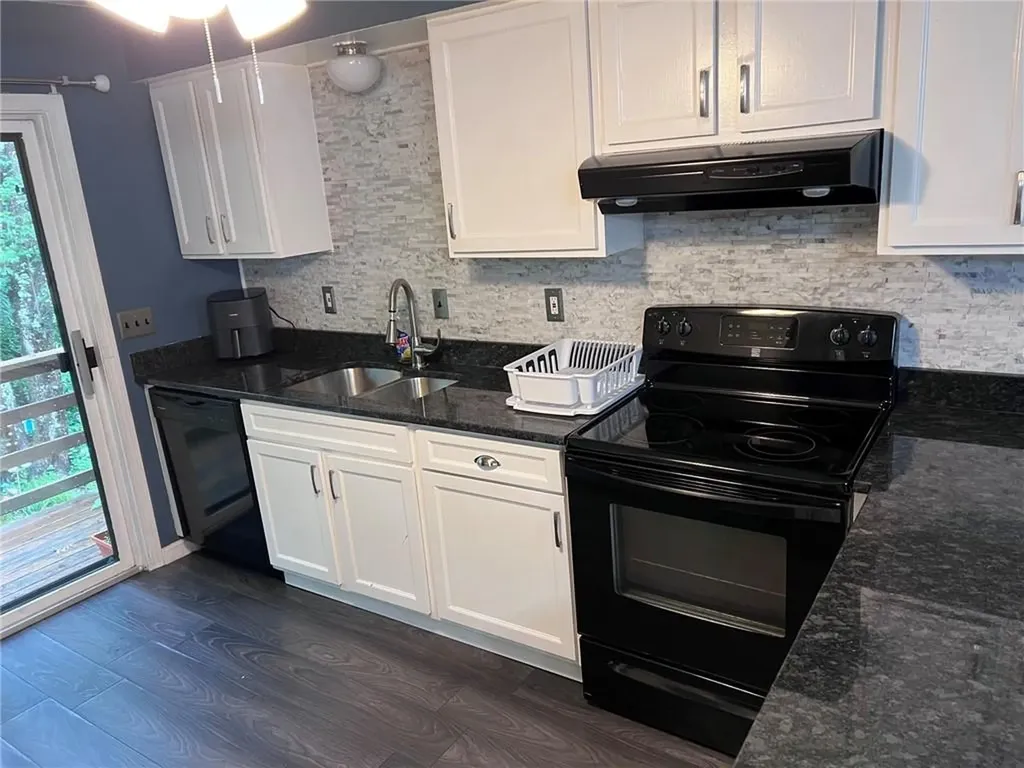 206 Arthurs Way Burrillville RI 02859