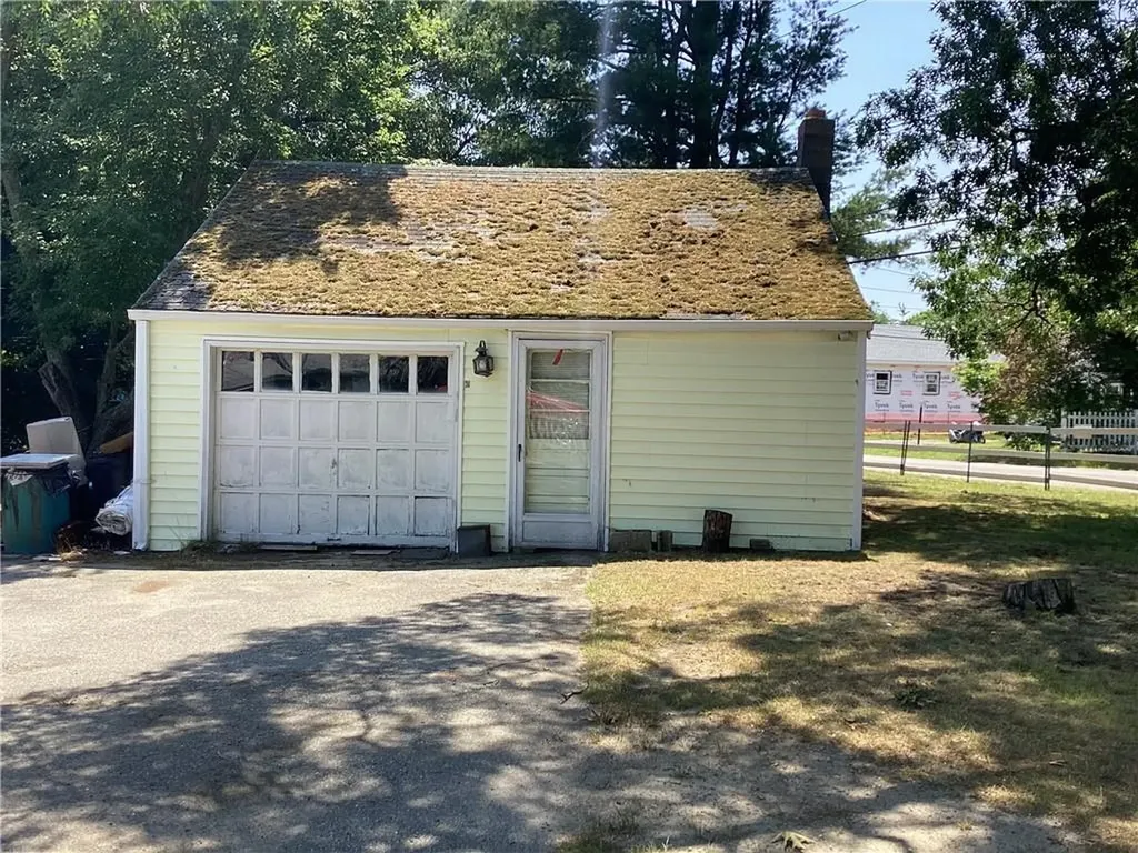 329 Namquid Drive Warwick RI 02888
