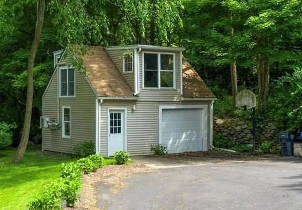 295 Main Street Cranston RI 02921