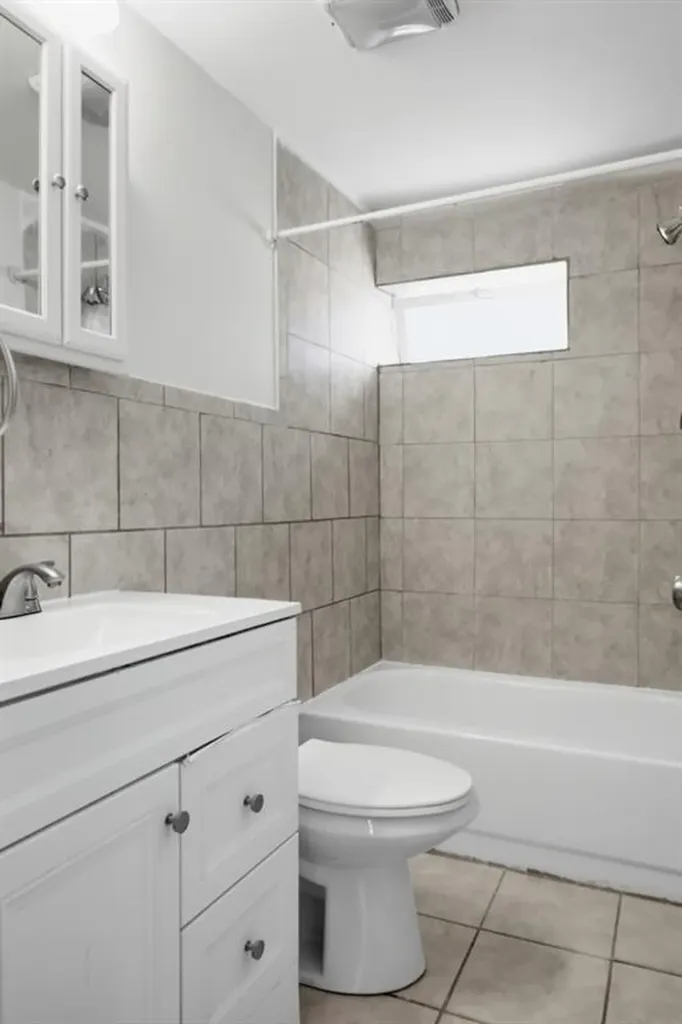 22 Gladstone Street Providence RI 02905