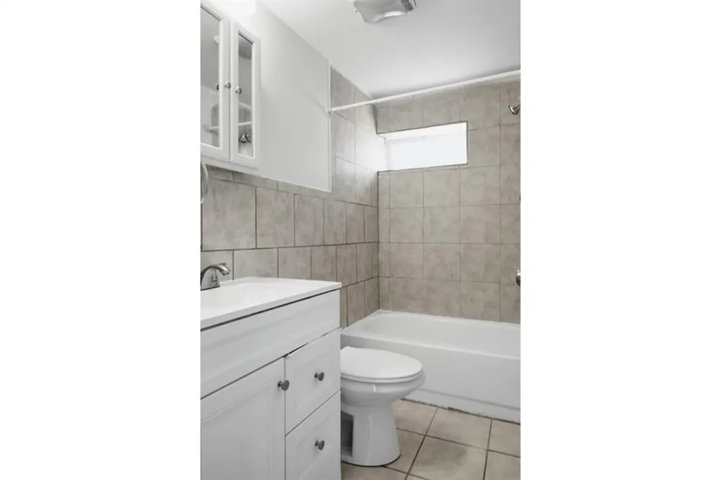 22 Gladstone Street Providence RI 02905