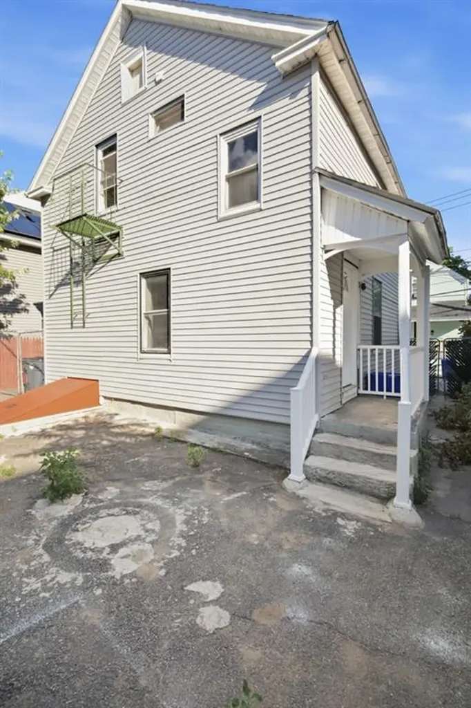 22 Gladstone Street Providence RI 02905