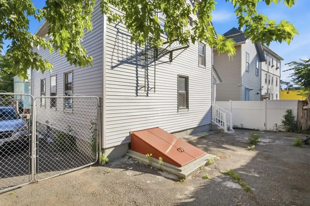 22 Gladstone Street Providence RI 02905