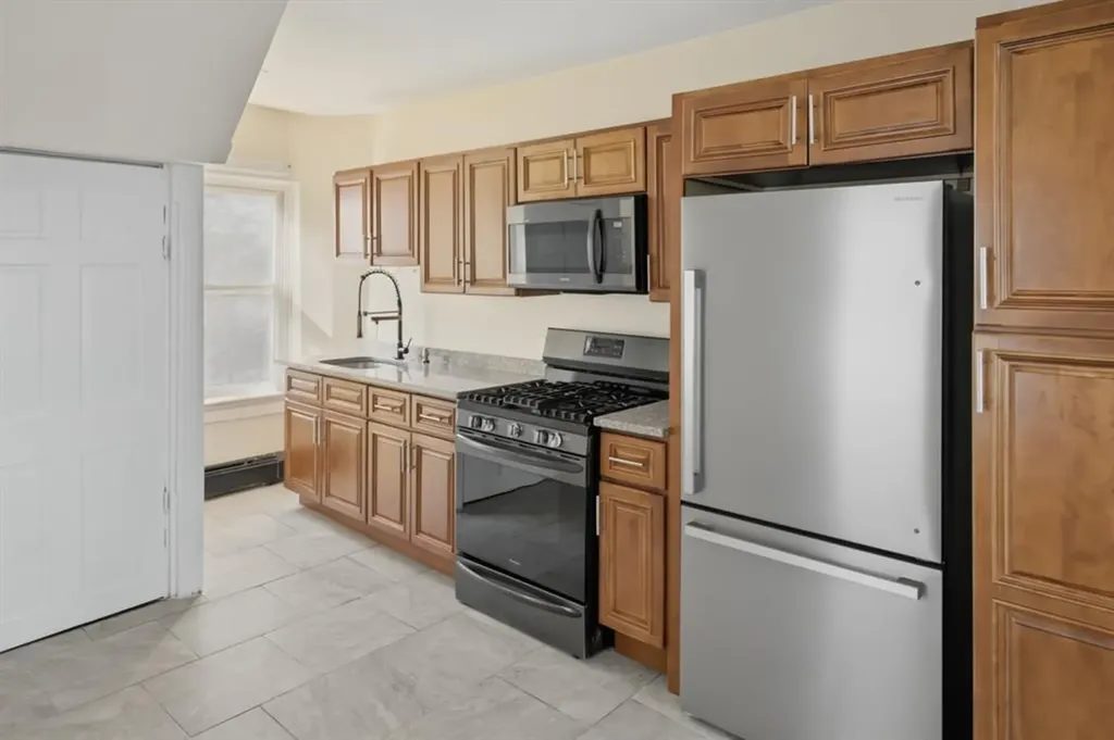 22 Gladstone Street Providence RI 02905